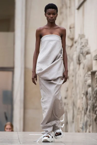 Look 11